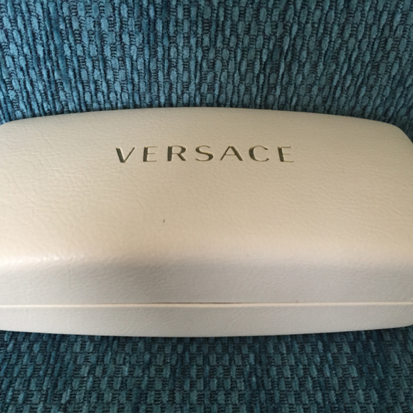 Versace designer women's sunglasses. - Picture 2 of 5